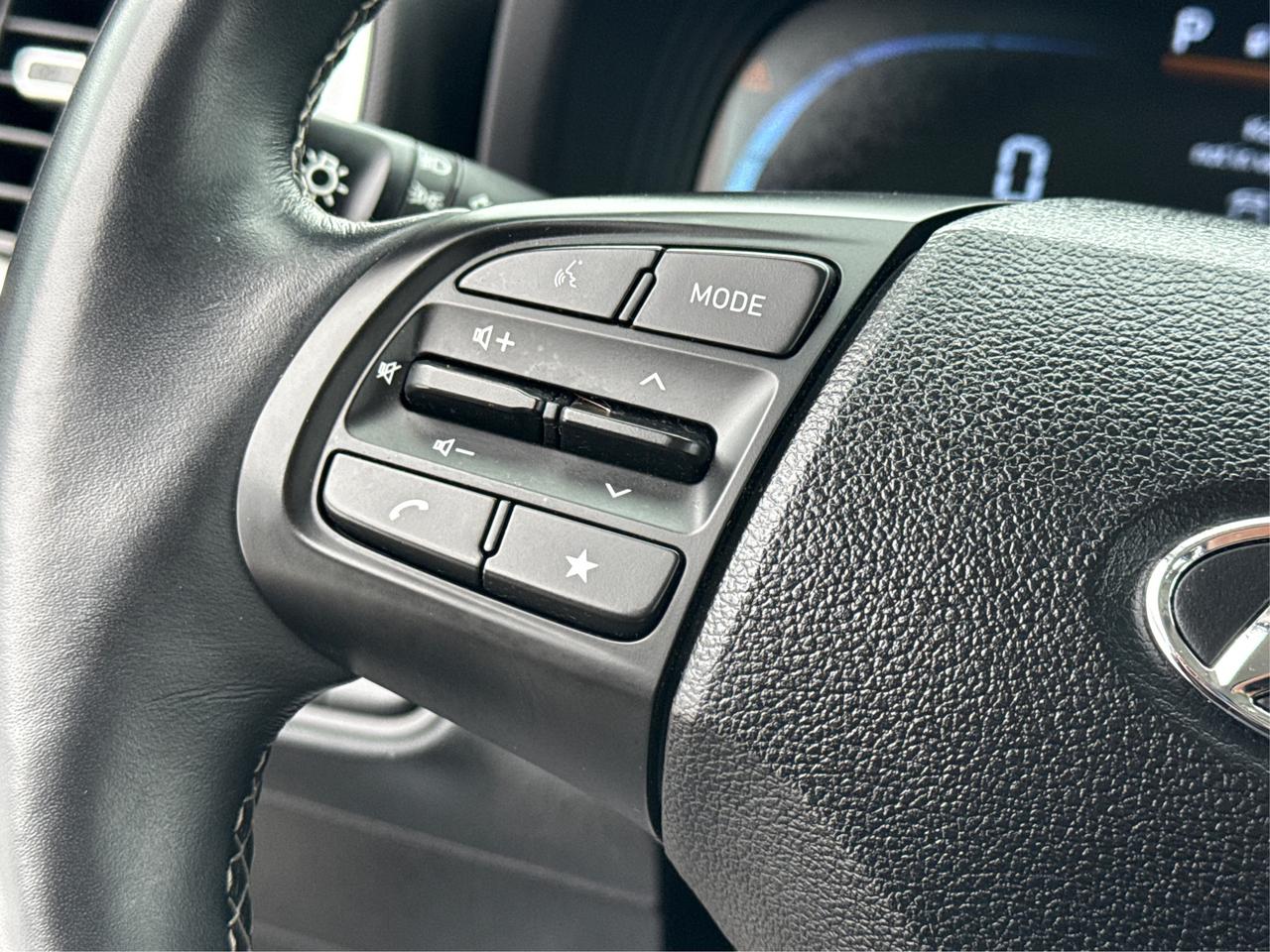 2024 Hyundai Venue POWER & HEATED SEATS LOW KMS WE FINANCE ALL CREDIT Photo