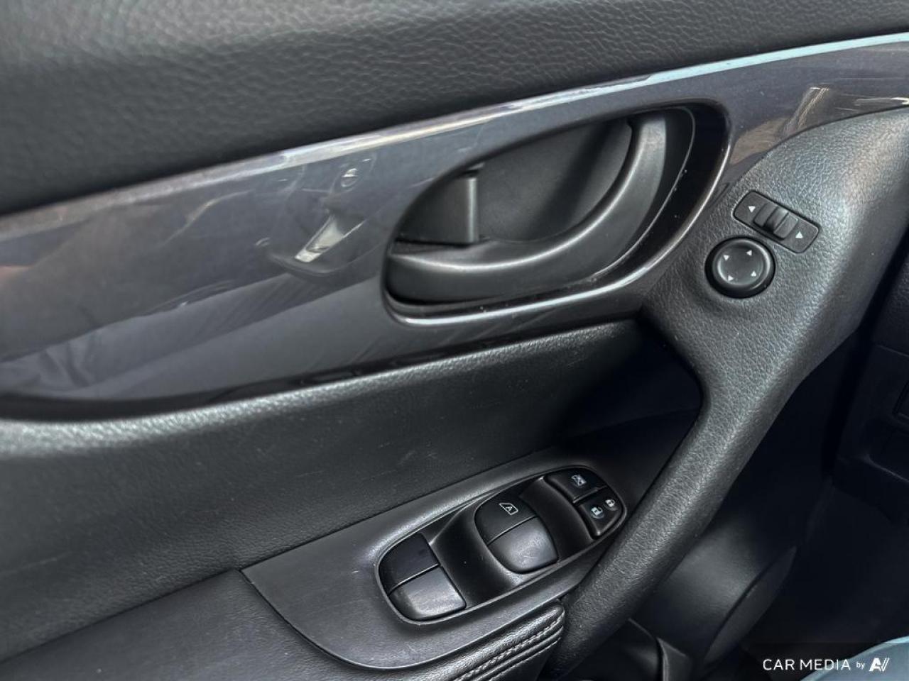 2020 Nissan Rogue S BACKUP CAM   BLUETOOTH   HTD SEATS   KEYLESS ENT Photo