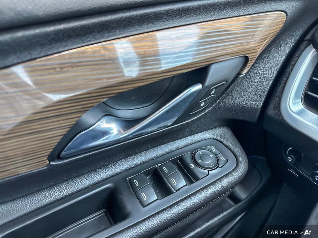 2021 GMC Terrain SLE BACKUP CAM   BLUETOOTH   HTD SEATS   KEYLESS E Photo