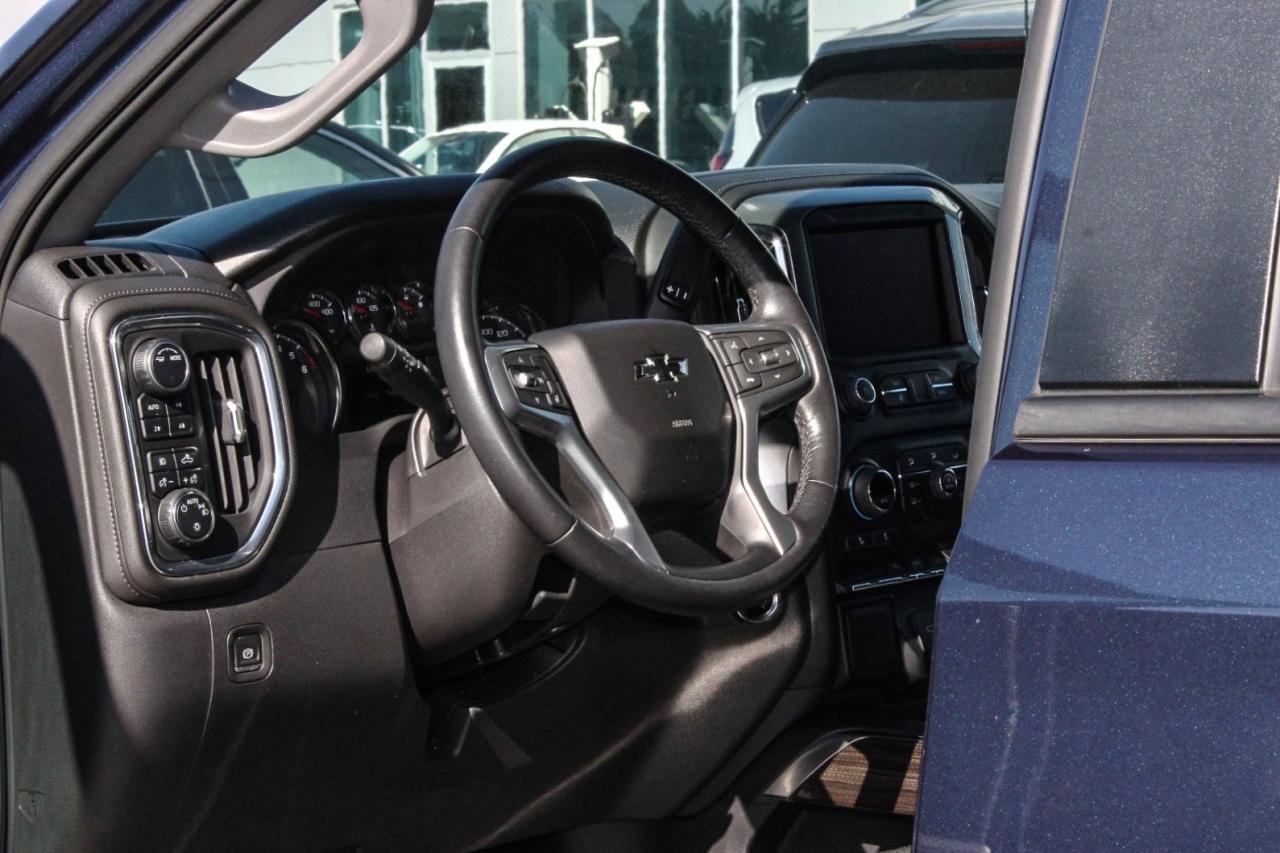 2022 Chevrolet Silverado 1500 4WD Crew Cab RST  Gps BkpCam HtdSeats Photo