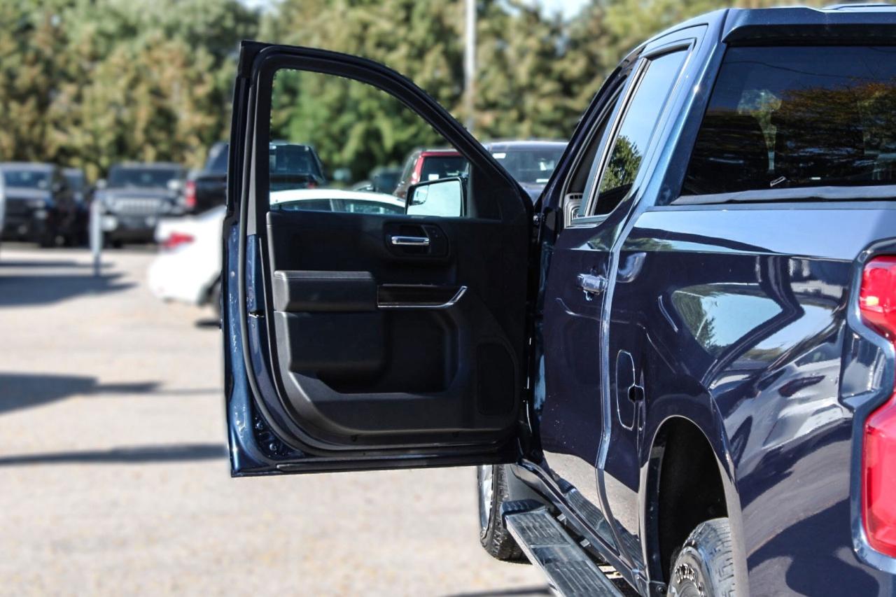 2022 Chevrolet Silverado 1500 4WD Crew Cab RST  Gps BkpCam HtdSeats Photo