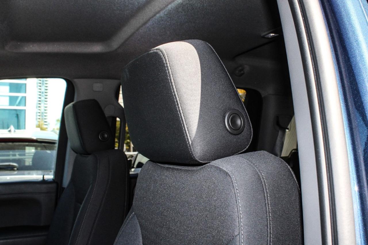 2022 Chevrolet Silverado 1500 4WD Crew Cab RST  Gps BkpCam HtdSeats Photo