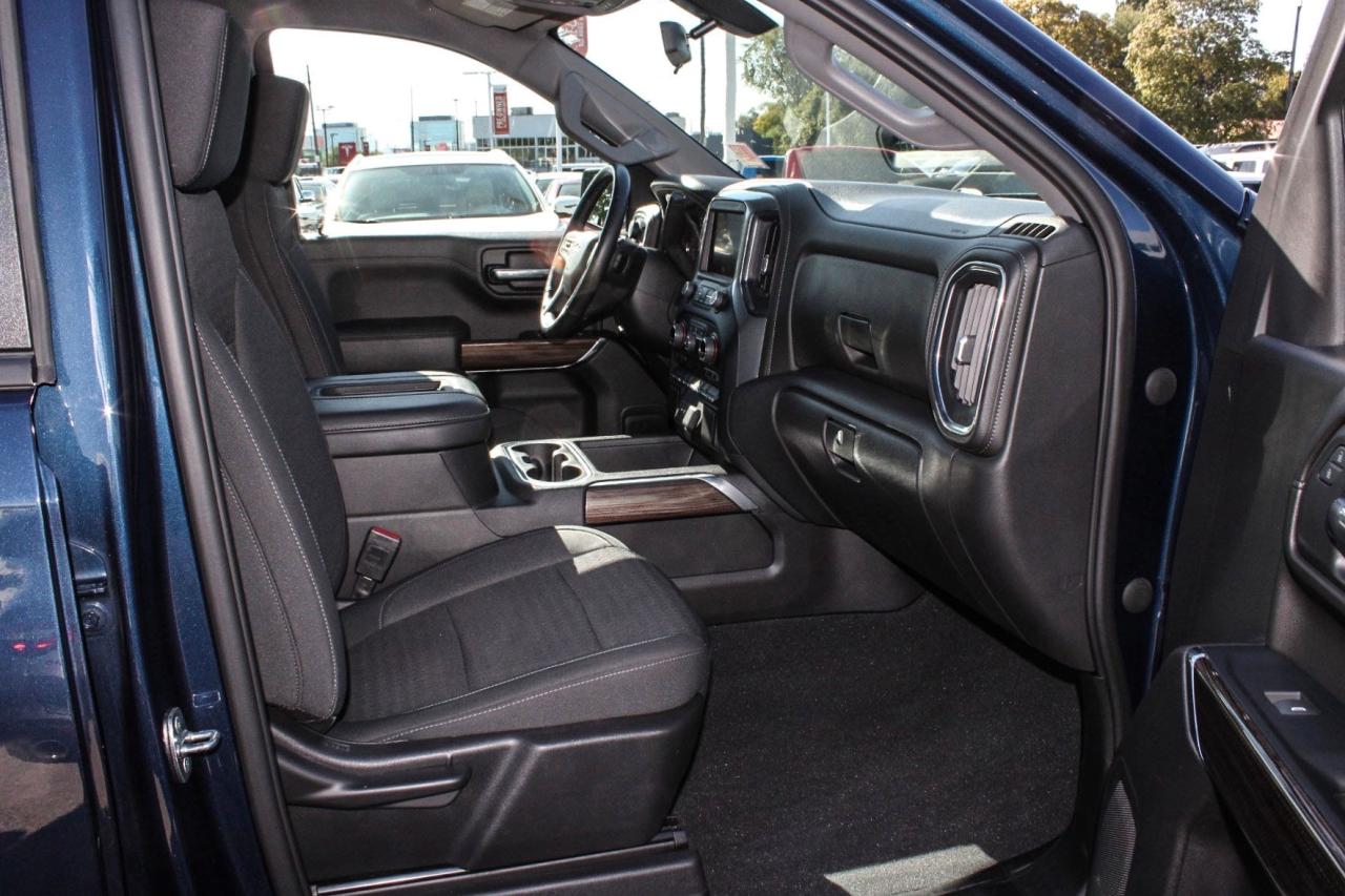 2022 Chevrolet Silverado 1500 4WD Crew Cab RST  Gps BkpCam HtdSeats Photo