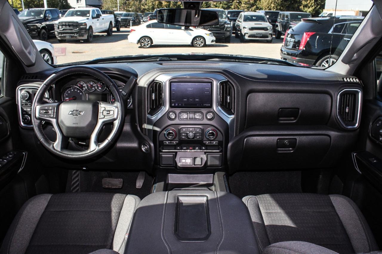 2022 Chevrolet Silverado 1500 4WD Crew Cab RST  Gps BkpCam HtdSeats Photo