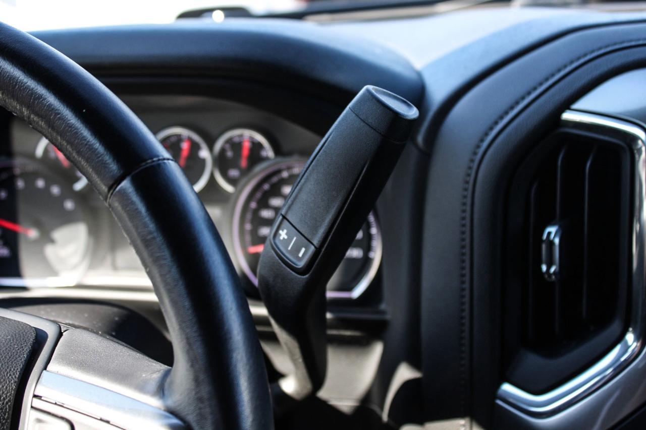 2022 Chevrolet Silverado 1500 4WD Crew Cab RST  Gps BkpCam HtdSeats Photo