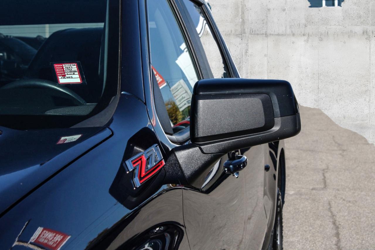 2022 Chevrolet Silverado 1500 4WD Crew Cab RST  Gps BkpCam HtdSeats Photo