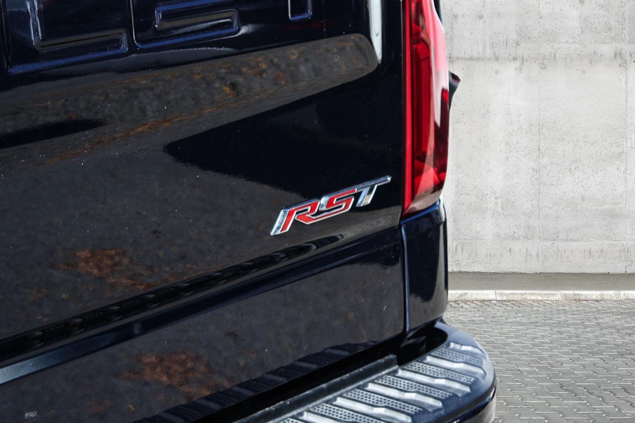 2022 Chevrolet Silverado 1500 4WD Crew Cab RST  Gps BkpCam HtdSeats Photo