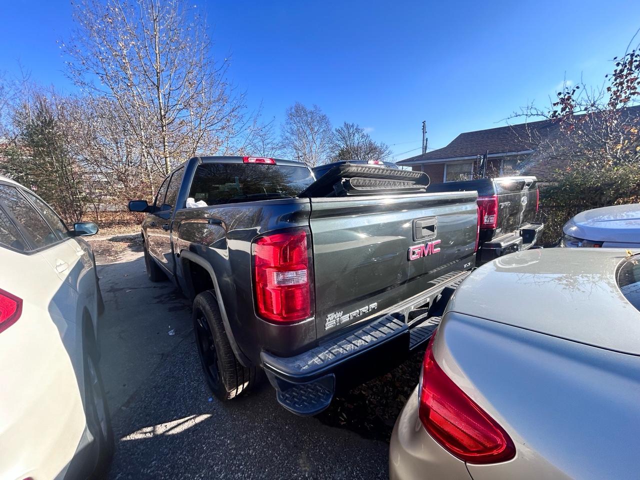 2017 GMC Sierra 1500 4WD Crew Cab 143.5 SLE Photo4