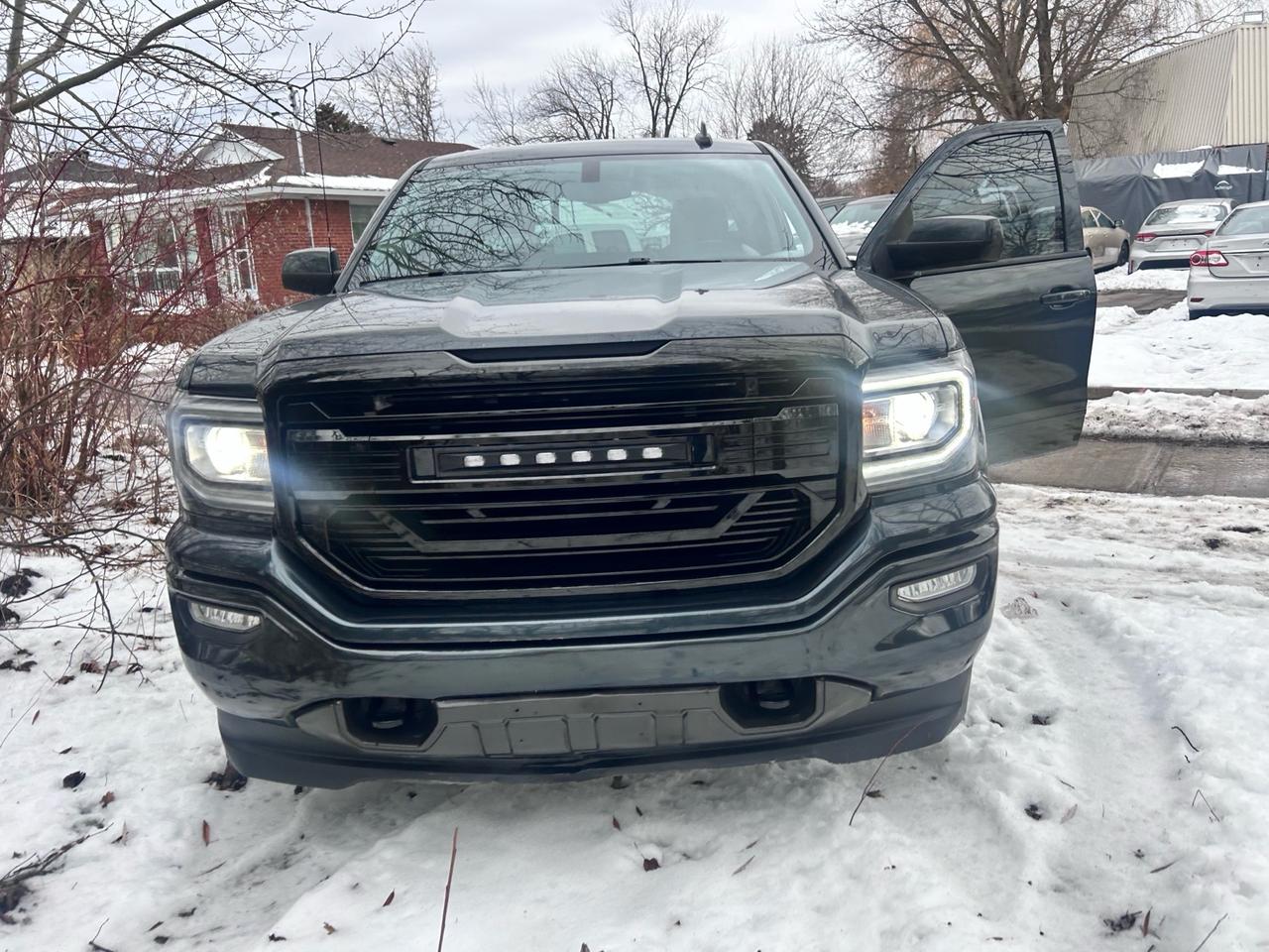 2017 GMC Sierra 1500 4WD Crew Cab 143.5 SLE Photo