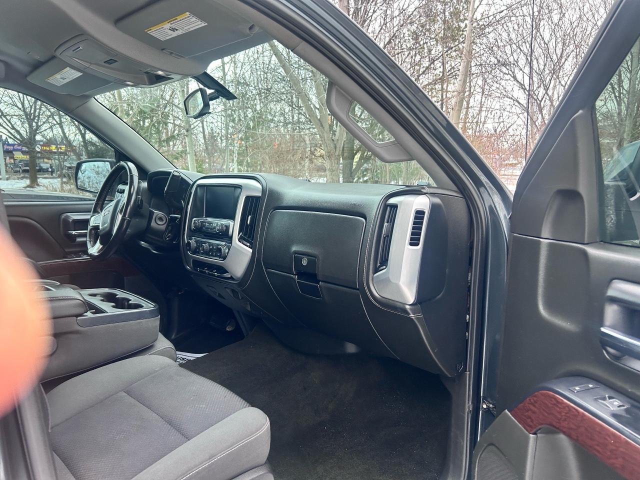 2017 GMC Sierra 1500 4WD Crew Cab 143.5 SLE Photo