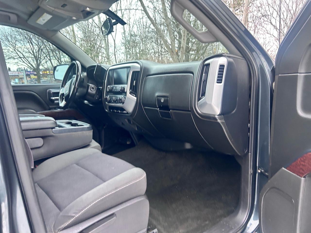 2017 GMC Sierra 1500 4WD Crew Cab 143.5 SLE Photo