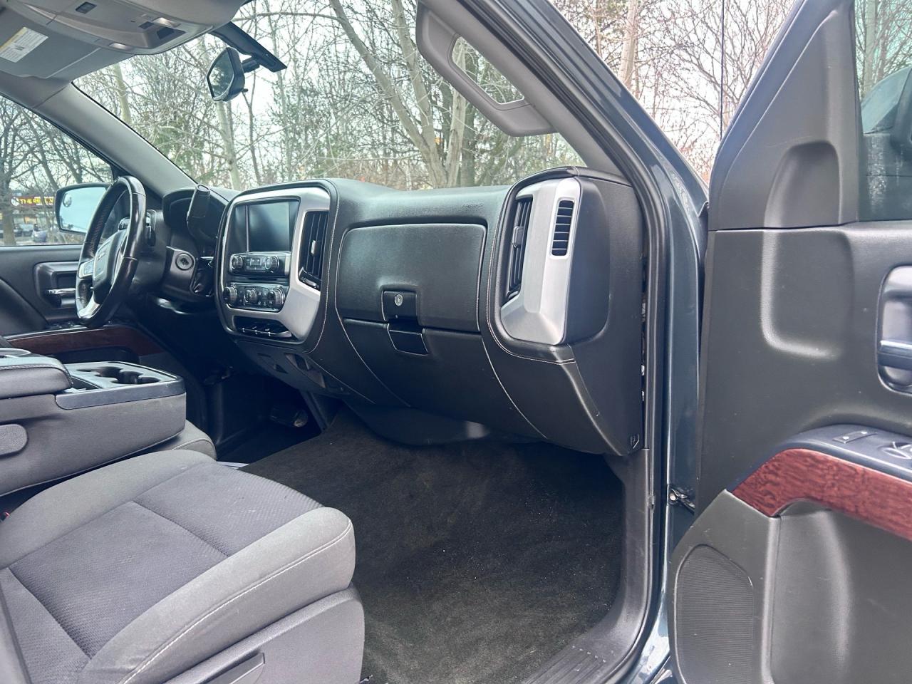 2017 GMC Sierra 1500 4WD Crew Cab 143.5 SLE Photo