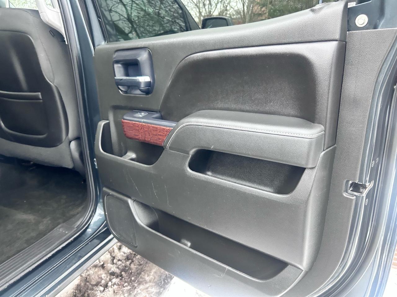 2017 GMC Sierra 1500 4WD Crew Cab 143.5 SLE Photo