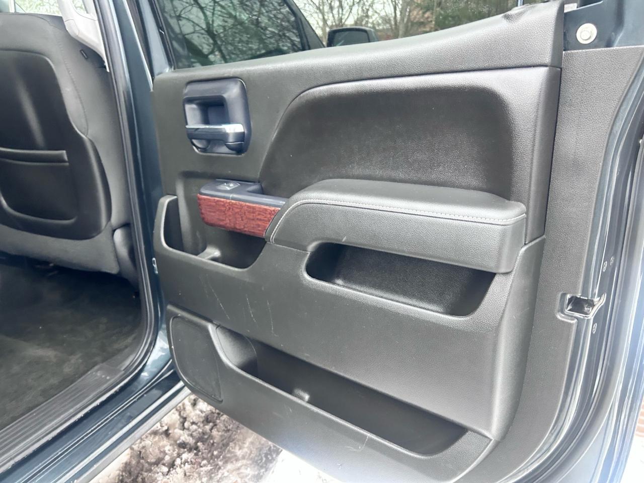 2017 GMC Sierra 1500 4WD Crew Cab 143.5 SLE Photo