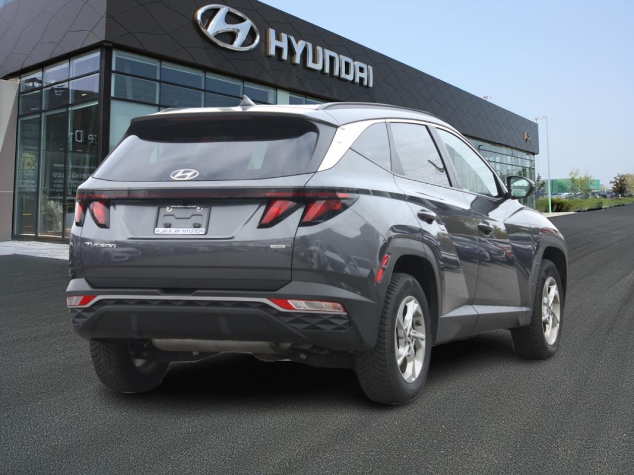 2024 Hyundai Tucson Preferred AWD / Heated Seats / Blind Spot / Camera Photo3
