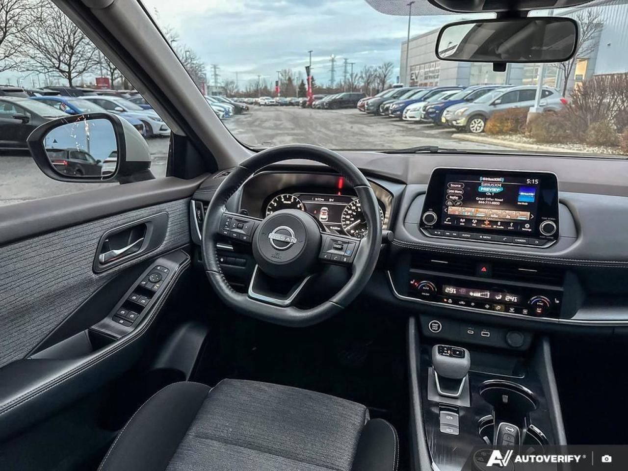 2023 Nissan Rogue SV Photo