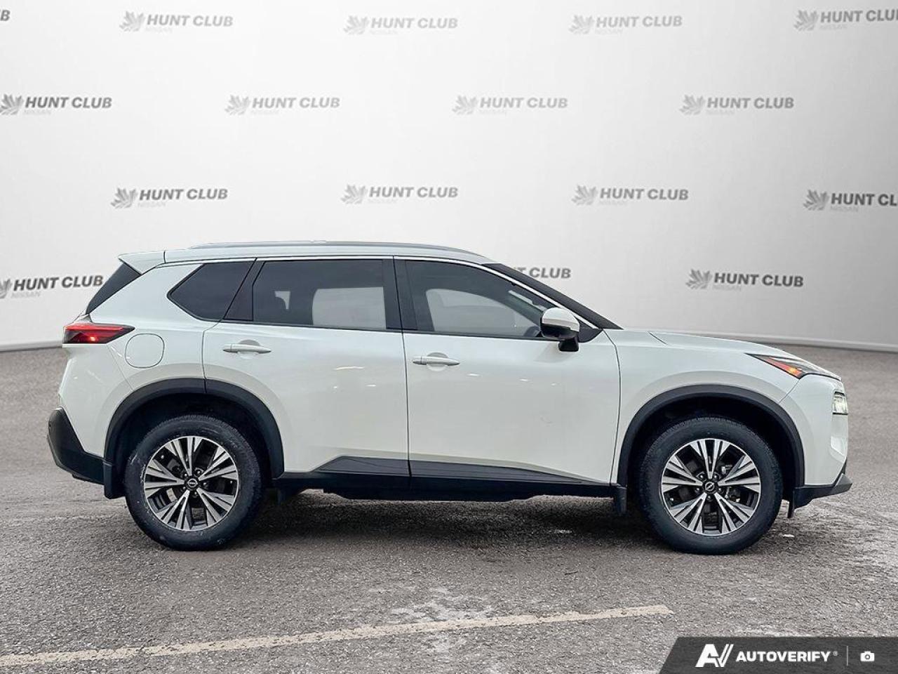 2023 Nissan Rogue SV Photo