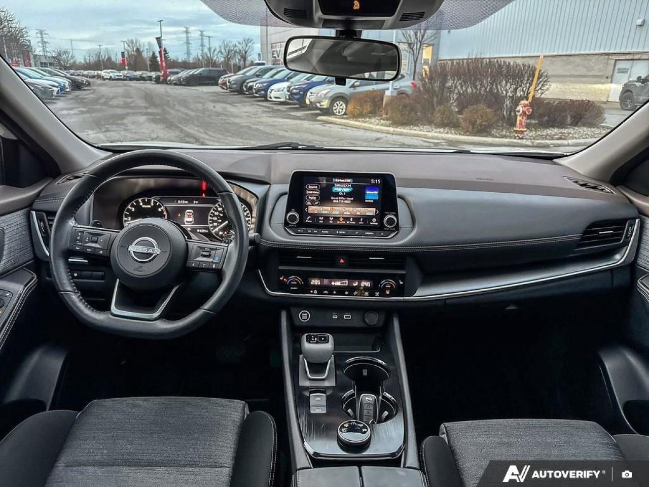 2023 Nissan Rogue SV Photo