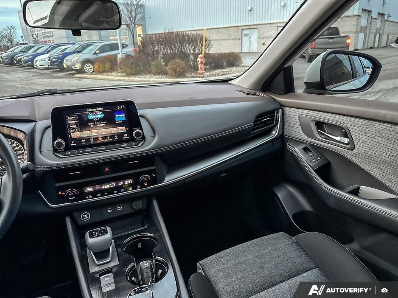 2023 Nissan Rogue SV Photo