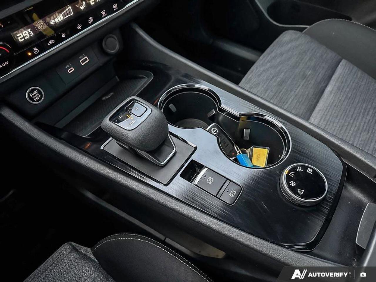 2023 Nissan Rogue SV Photo