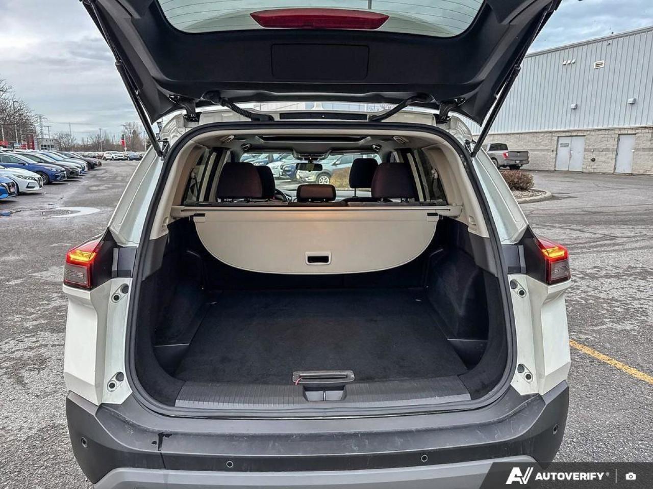 2023 Nissan Rogue SV Photo