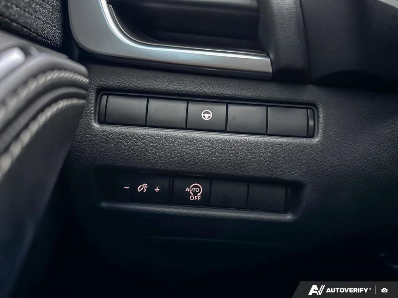 2023 Nissan Rogue SV Photo