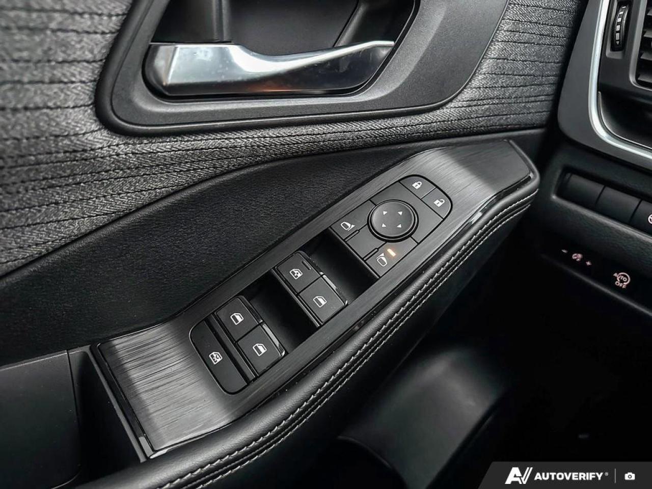 2023 Nissan Rogue SV Photo