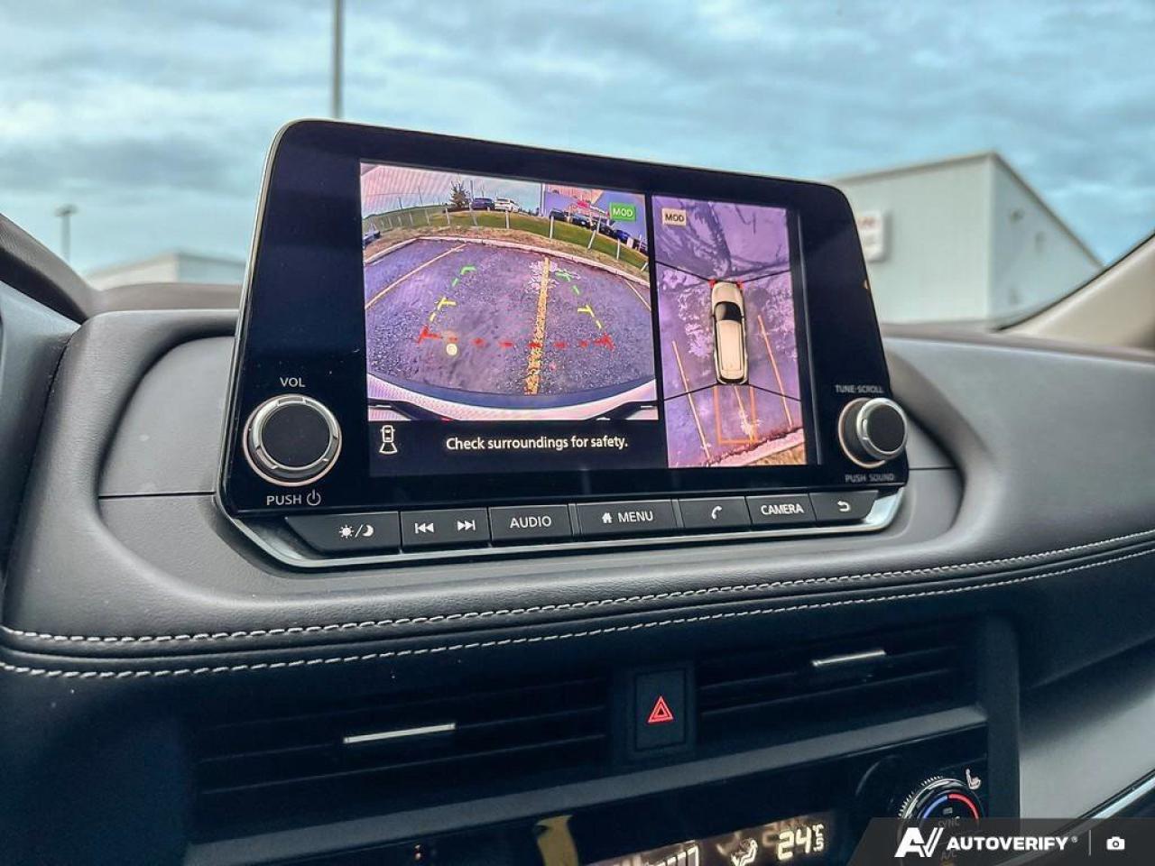 2023 Nissan Rogue SV Photo