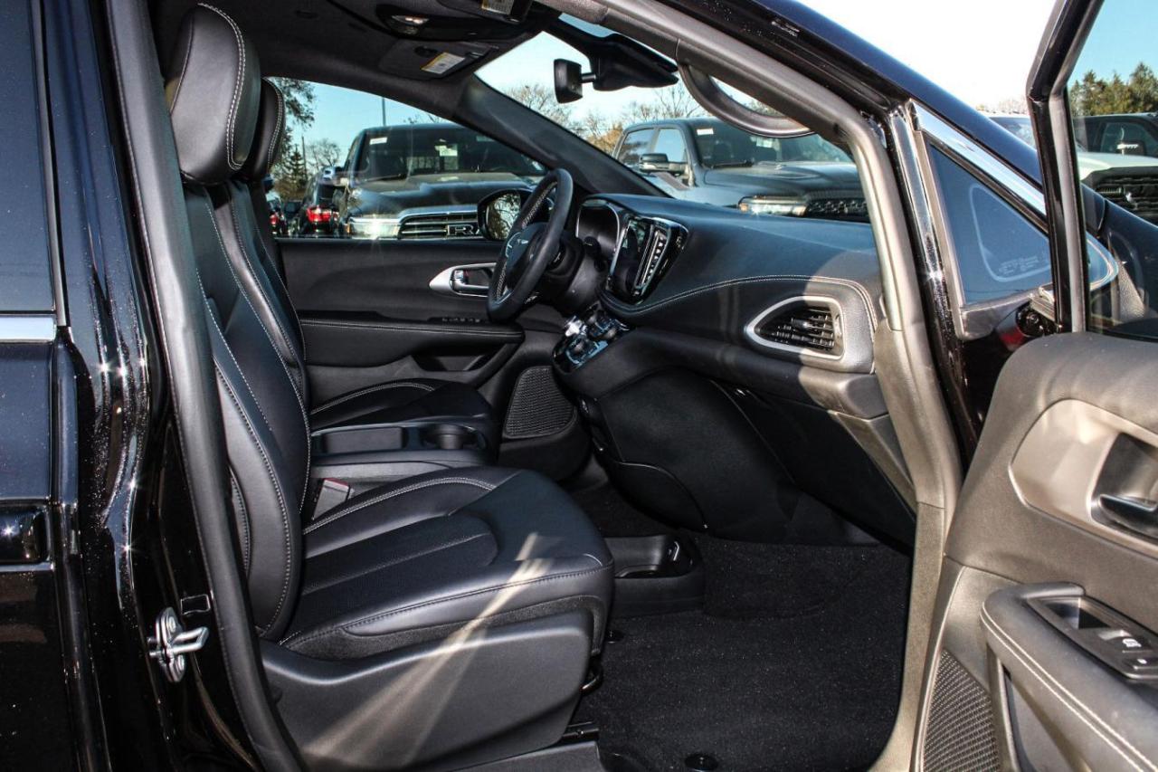 2025 Chrysler Pacifica BkpCam SiriusXM Photo