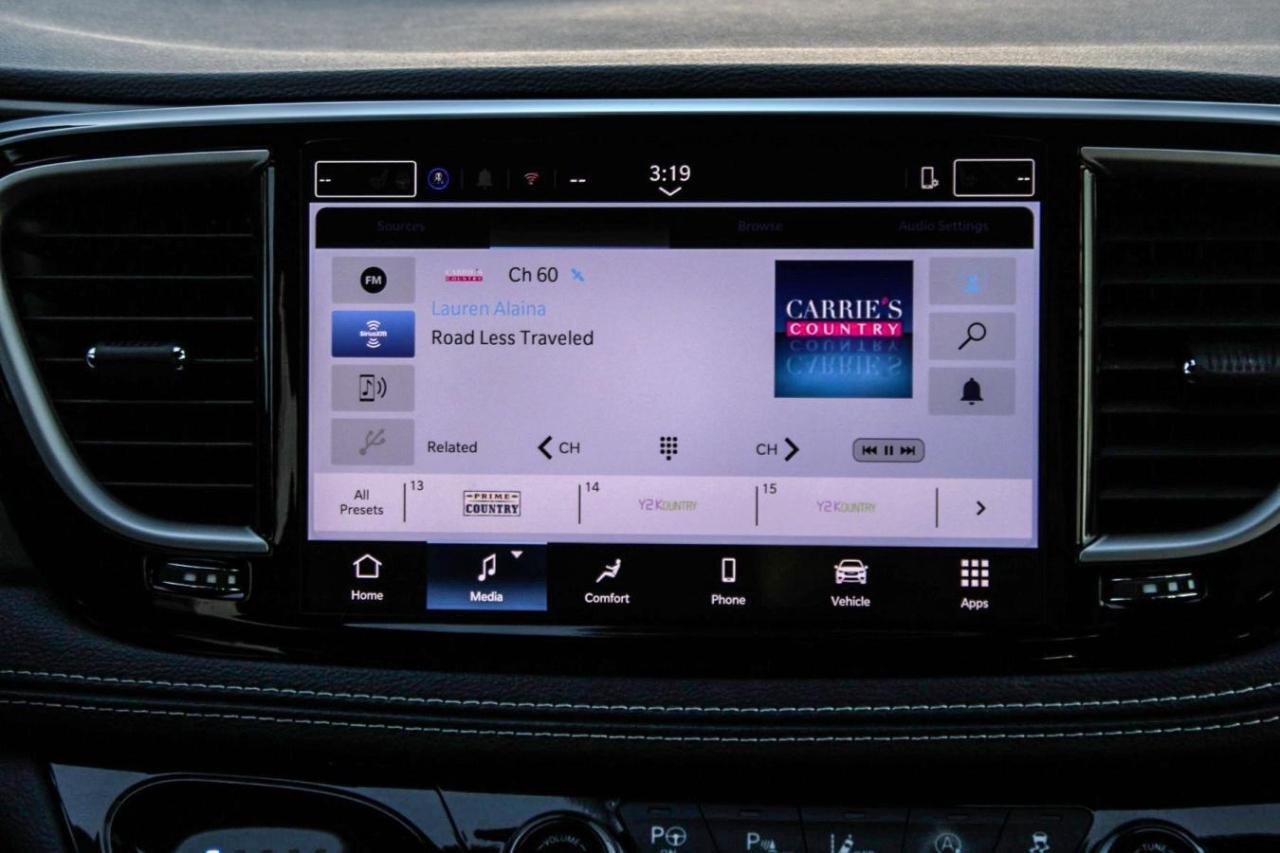 2025 Chrysler Pacifica BkpCam SiriusXM Photo