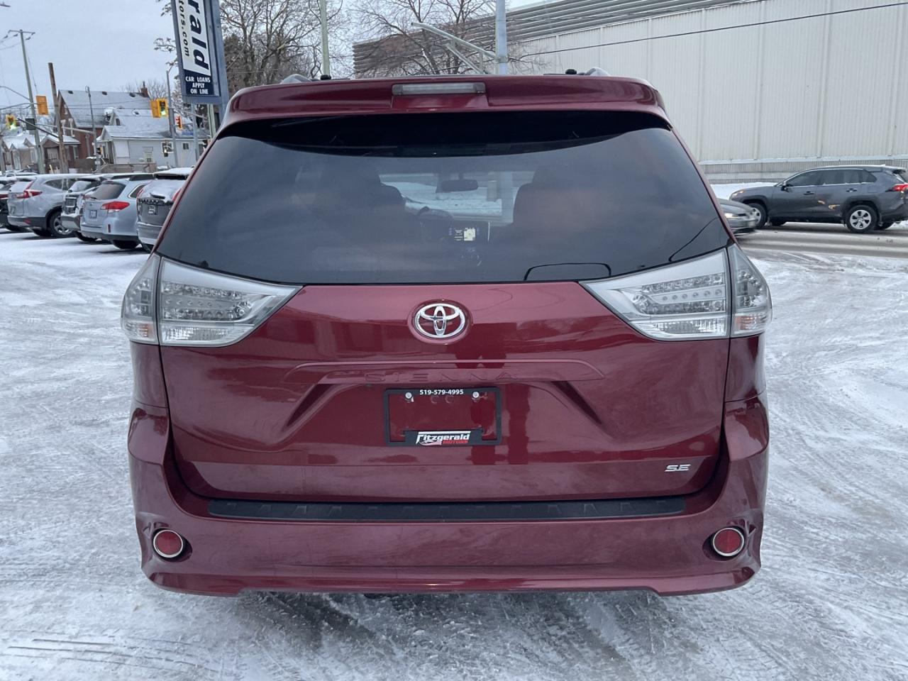 2015 Toyota Sienna SE 8 PASS - LTHR! NAV! BACK-UP CAM! DVD! 8 PASS! Photo