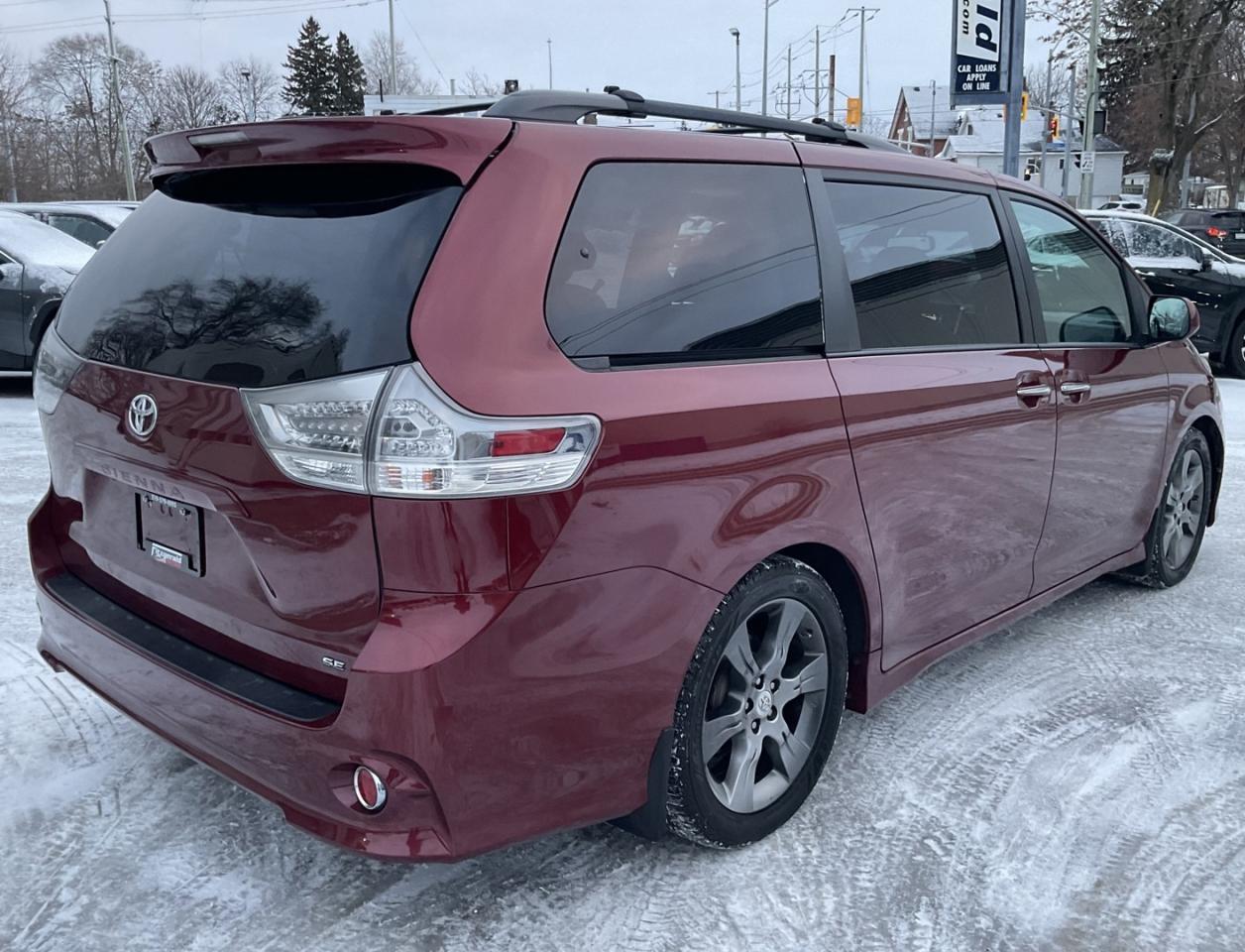 2015 Toyota Sienna SE 8 PASS - LTHR! NAV! BACK-UP CAM! DVD! 8 PASS! Photo