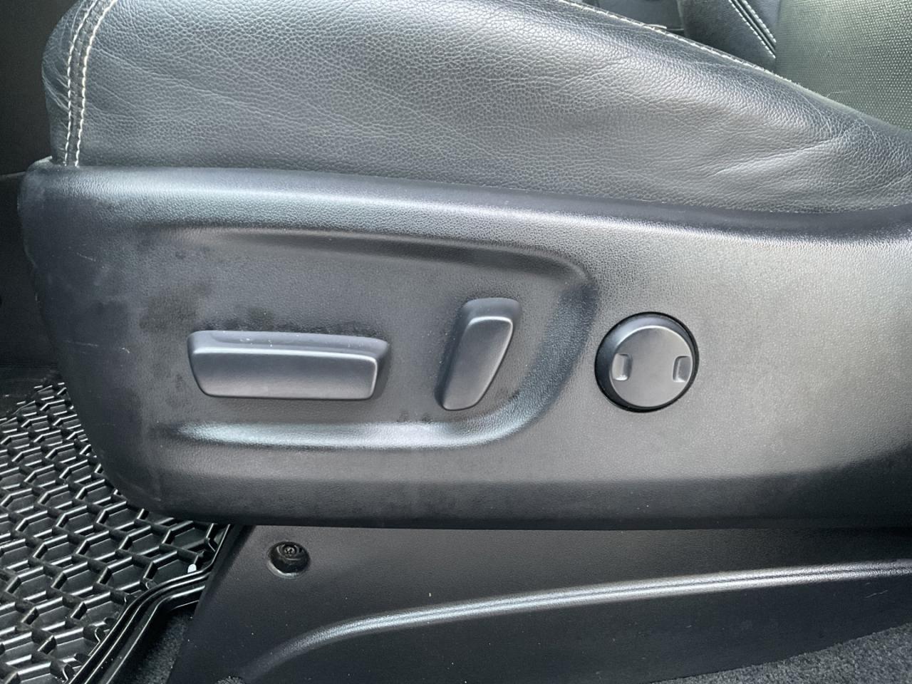 2015 Toyota Sienna SE 8 PASS - LTHR! NAV! BACK-UP CAM! DVD! 8 PASS! Photo