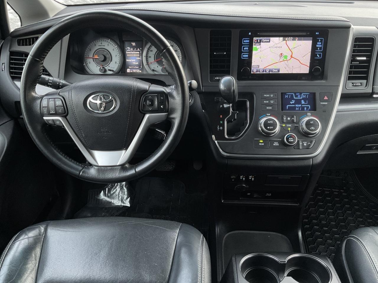 2015 Toyota Sienna SE 8 PASS - LTHR! NAV! BACK-UP CAM! DVD! 8 PASS! Photo