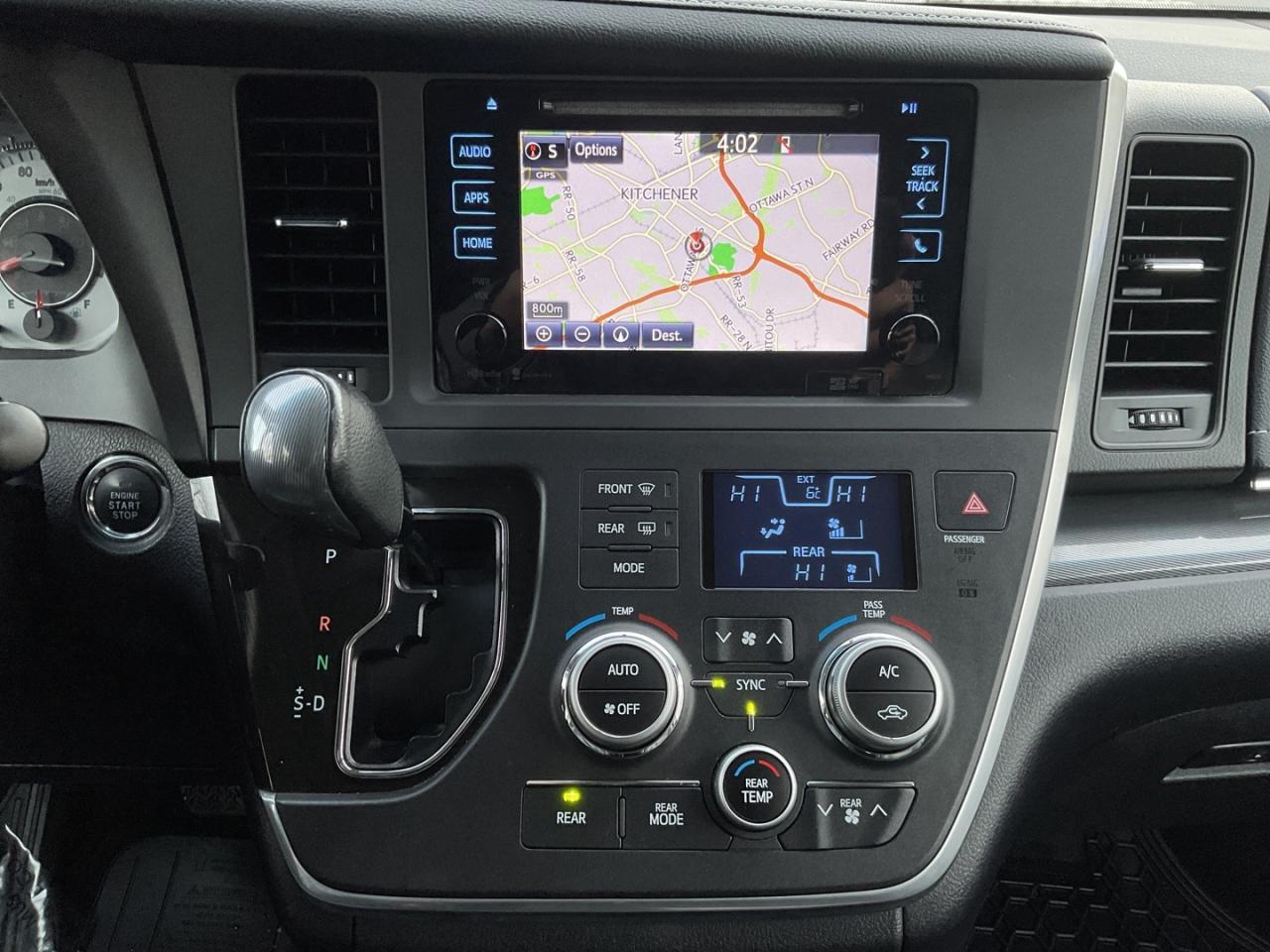 2015 Toyota Sienna SE 8 PASS - LTHR! NAV! BACK-UP CAM! DVD! 8 PASS! Photo