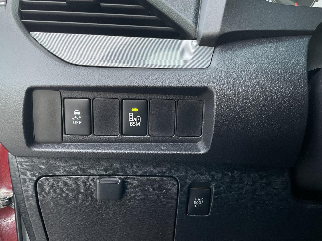 2015 Toyota Sienna SE 8 PASS - LTHR! NAV! BACK-UP CAM! DVD! 8 PASS! Photo