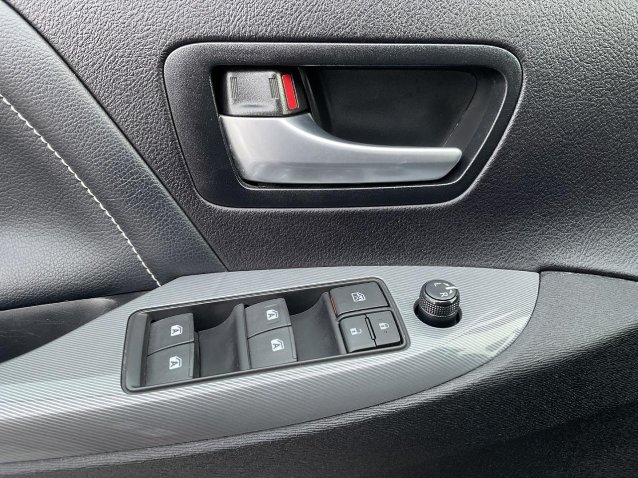 2015 Toyota Sienna SE 8 PASS - LTHR! NAV! BACK-UP CAM! DVD! 8 PASS! Photo