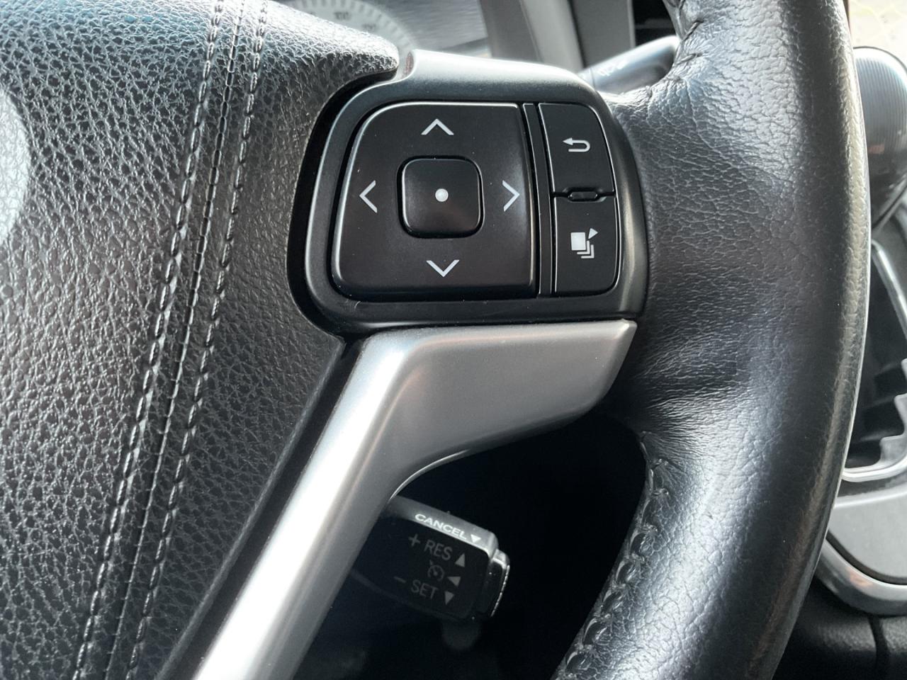 2015 Toyota Sienna SE 8 PASS - LTHR! NAV! BACK-UP CAM! DVD! 8 PASS! Photo