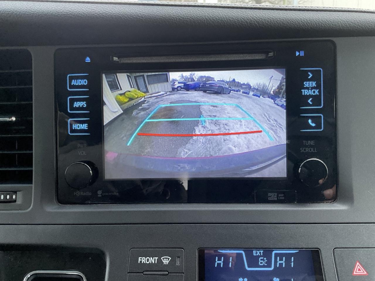 2015 Toyota Sienna SE 8 PASS - LTHR! NAV! BACK-UP CAM! DVD! 8 PASS! Photo