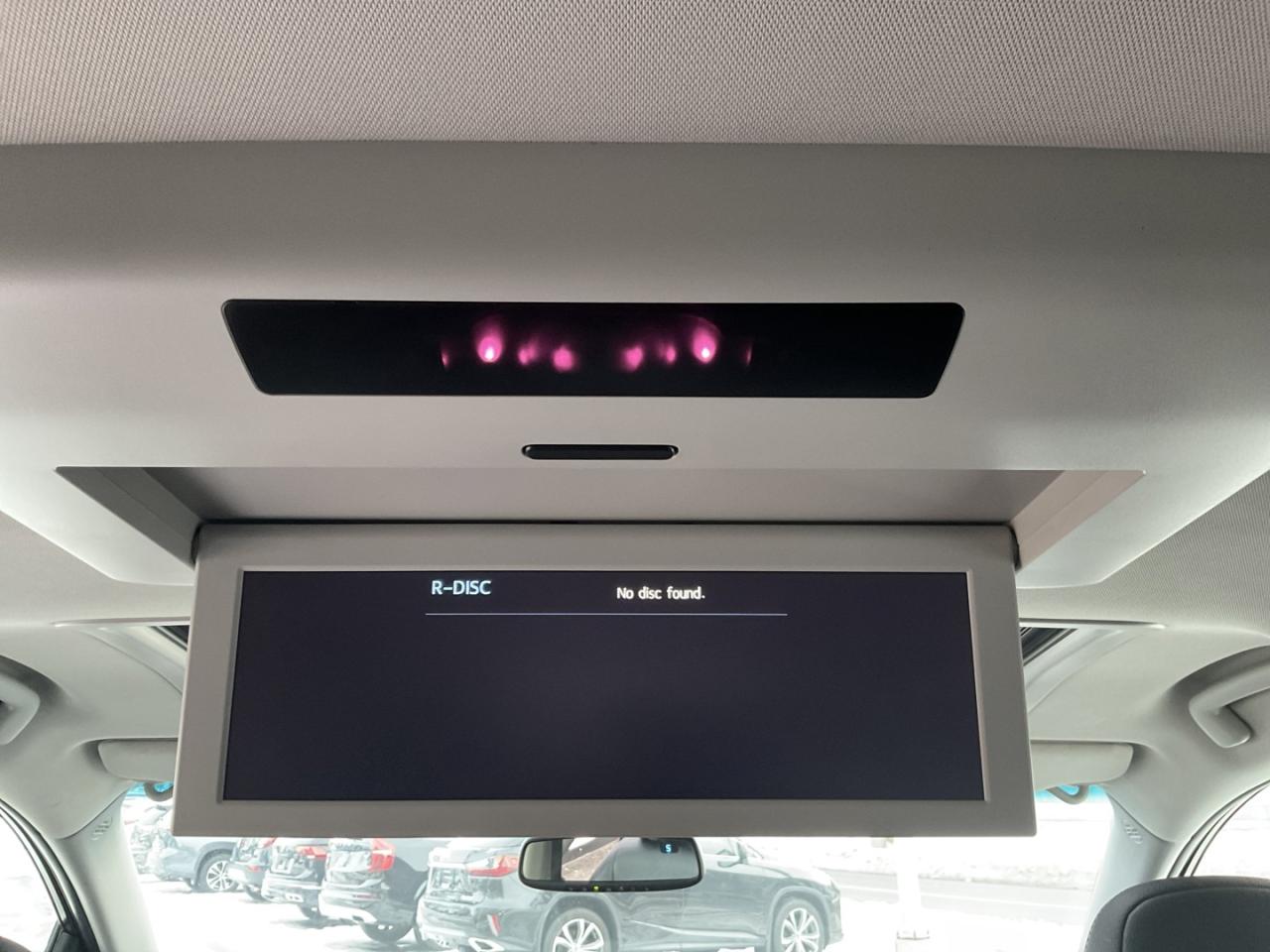 2015 Toyota Sienna SE 8 PASS - LTHR! NAV! BACK-UP CAM! DVD! 8 PASS! Photo