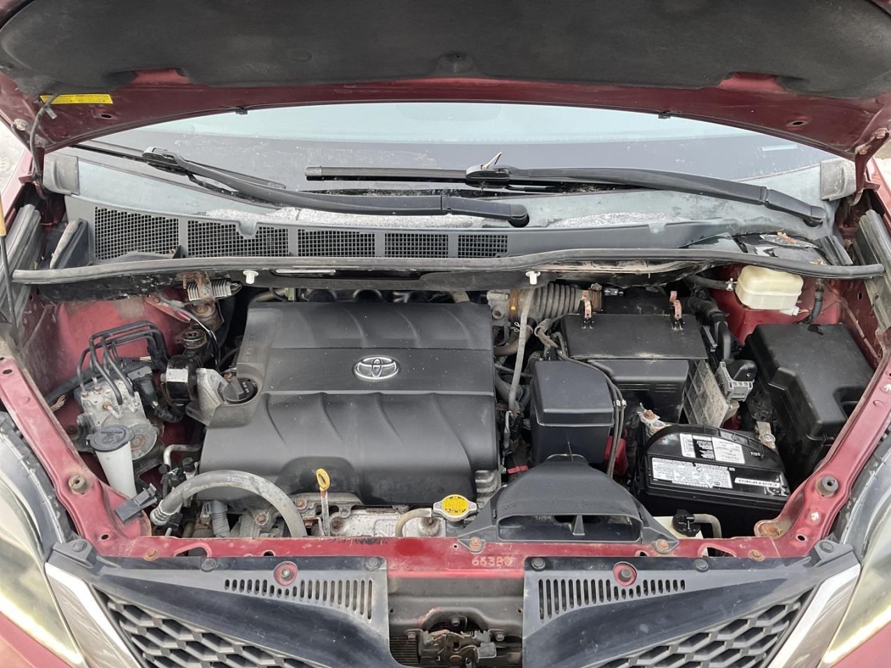 2015 Toyota Sienna SE 8 PASS - LTHR! NAV! BACK-UP CAM! DVD! 8 PASS! Photo