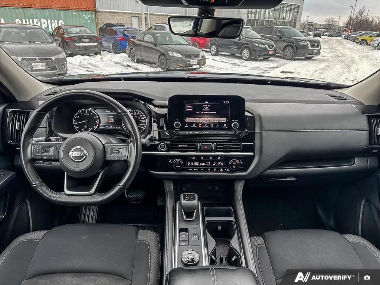 2024 Nissan Pathfinder SV Photo