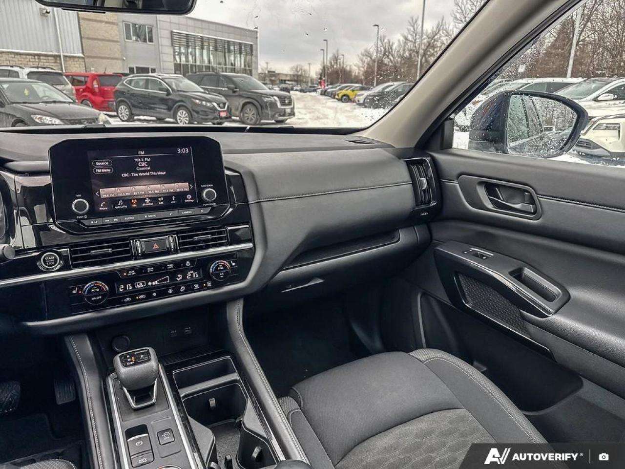 2024 Nissan Pathfinder SV Photo