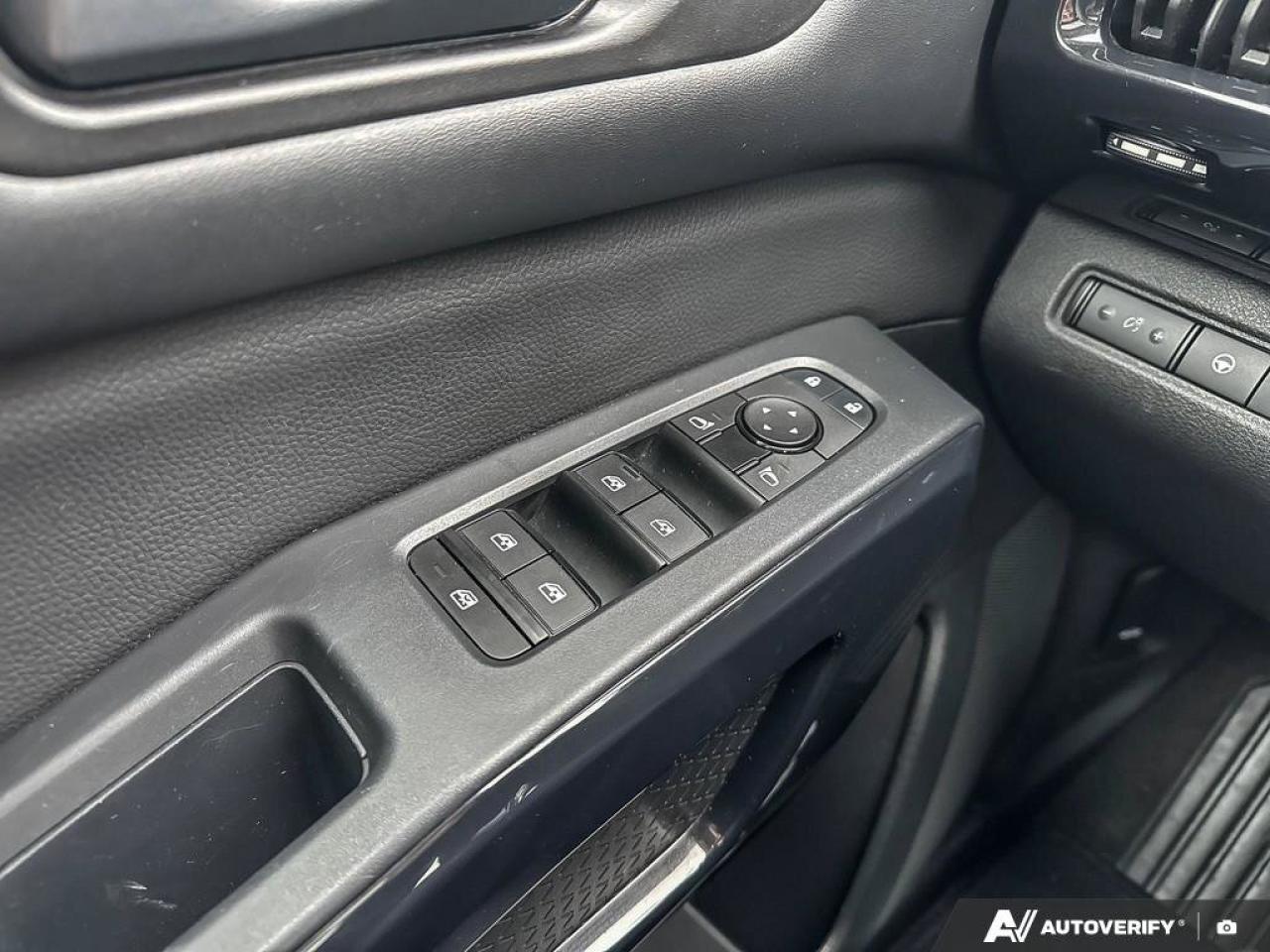 2024 Nissan Pathfinder SV Photo