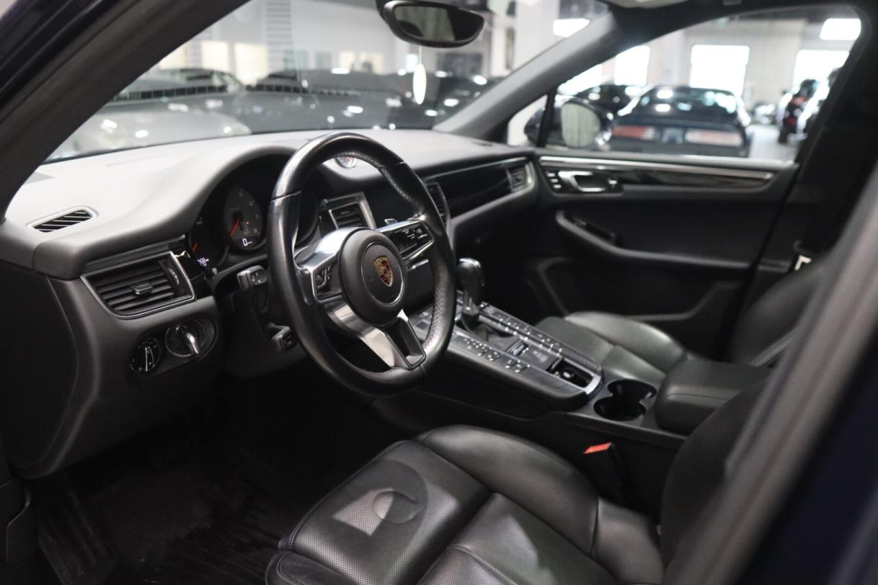 2017 Porsche Macan S AWD  FULL SERVICE EXCELLENT CONDITION Photo