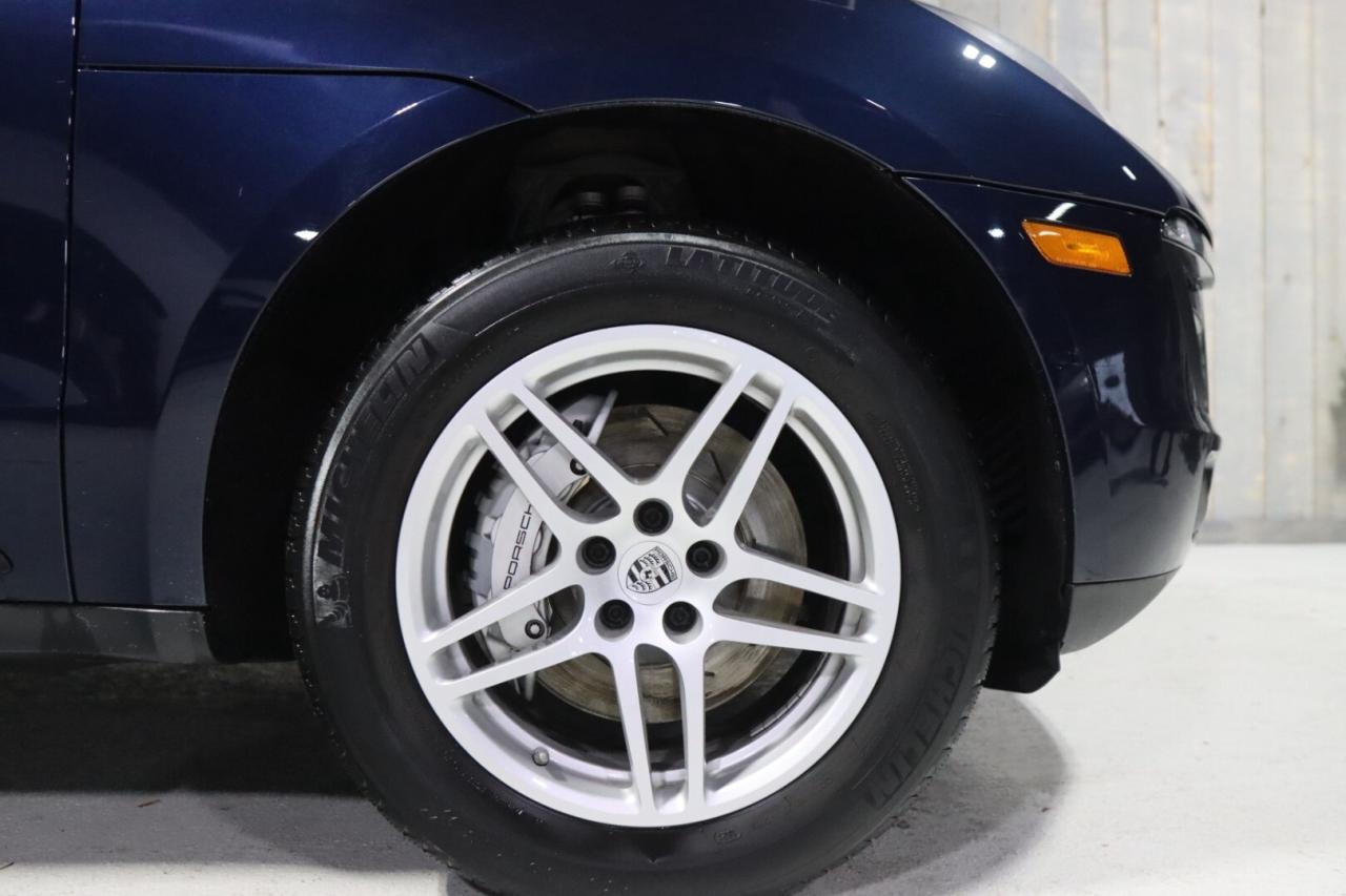 2017 Porsche Macan S AWD  FULL SERVICE EXCELLENT CONDITION Photo