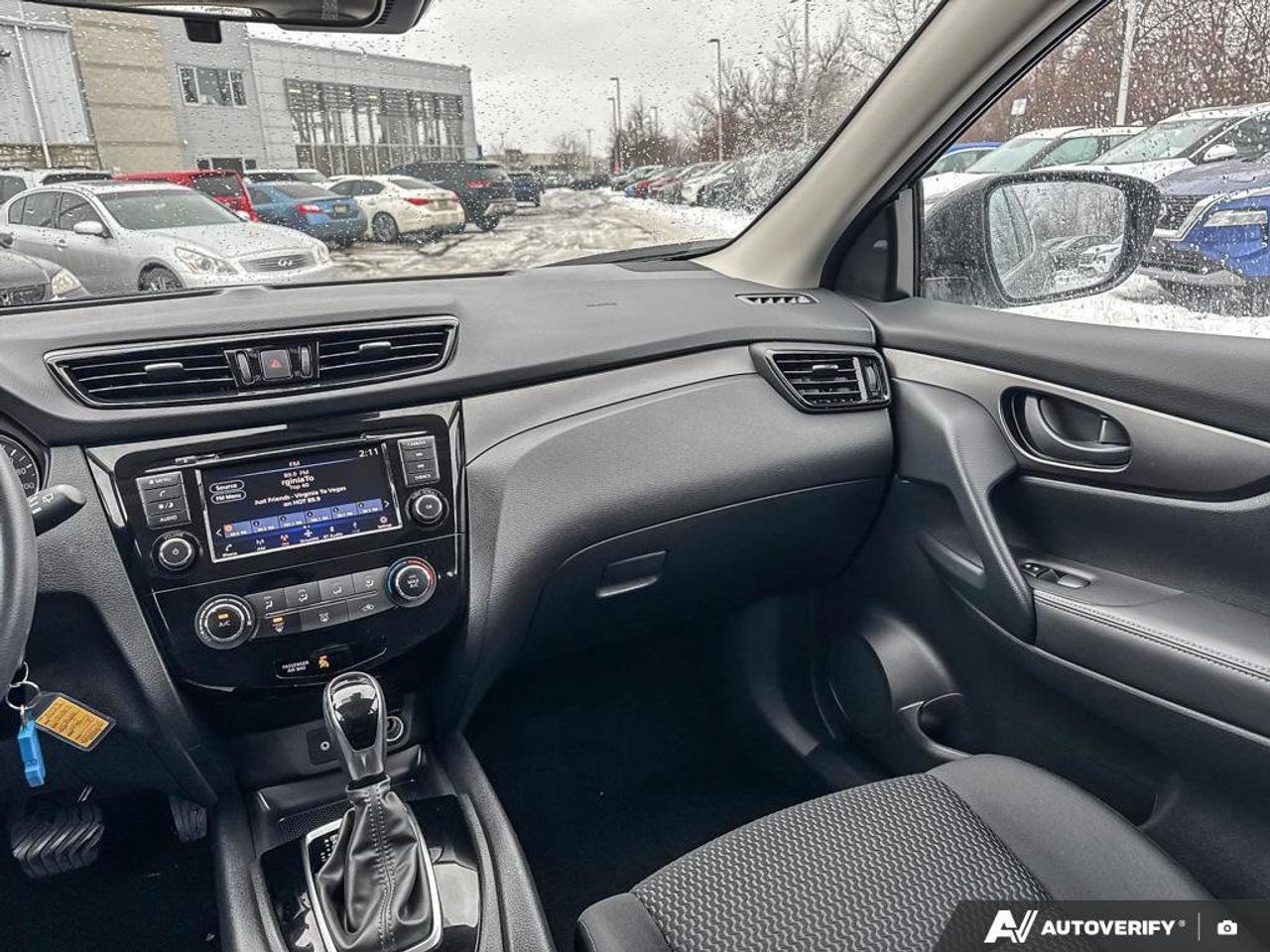 2023 Nissan Qashqai S   Heated Seats   Apple CarPlay   Alloy Rims Photo