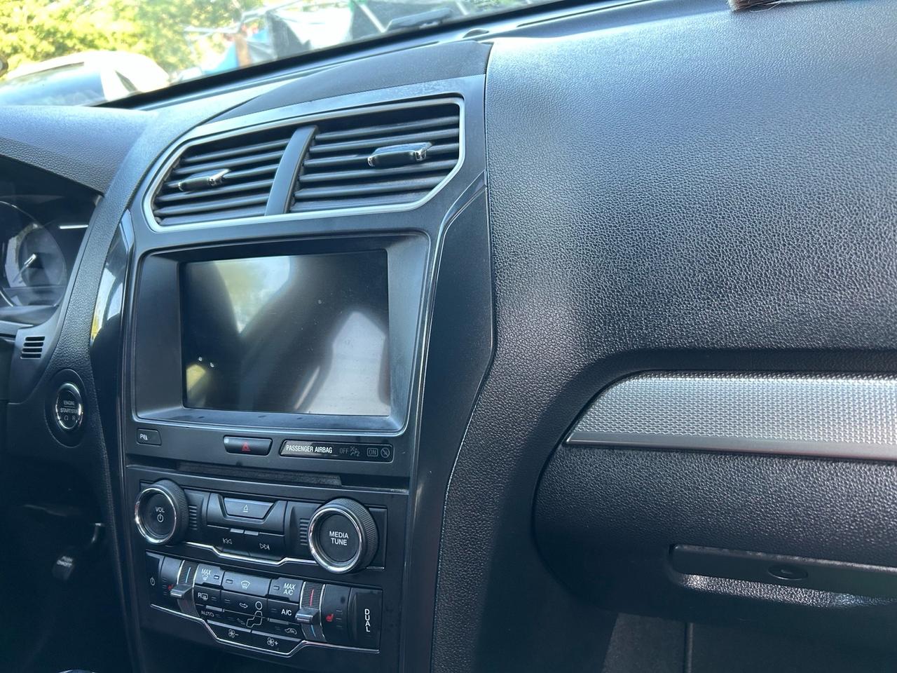 2019 Ford Explorer XLT 4WD Photo