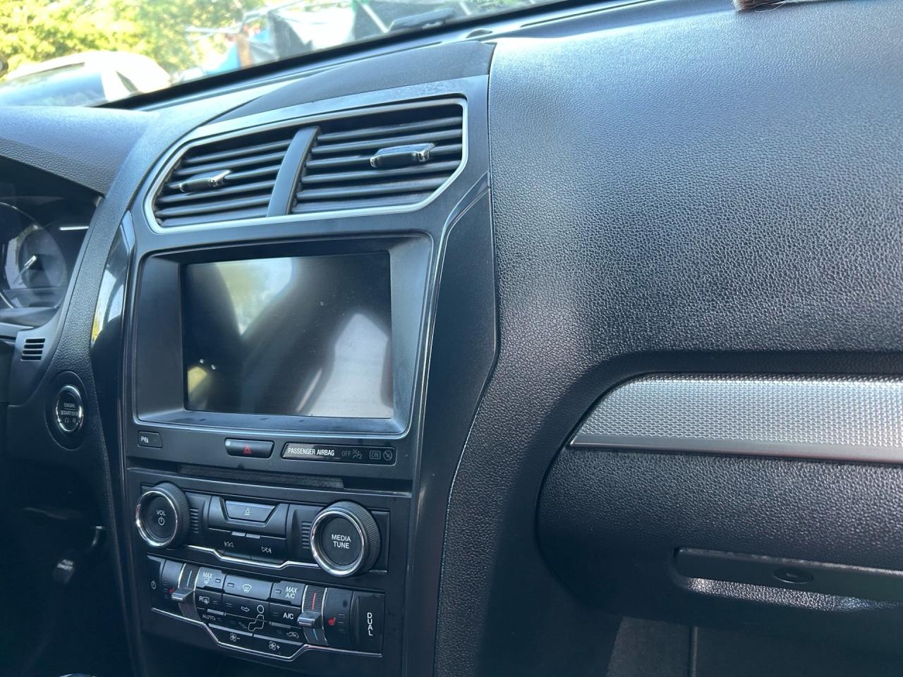 2019 Ford Explorer XLT 4WD Photo