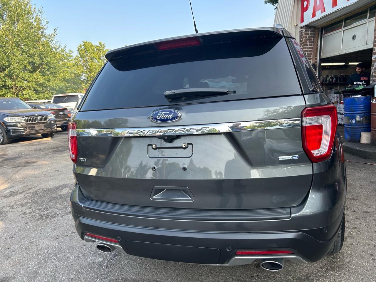 2019 Ford Explorer XLT 4WD Photo